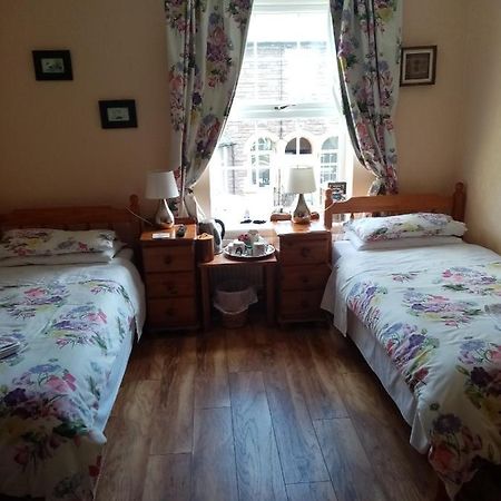 The Guest House Abergavenny Esterno foto