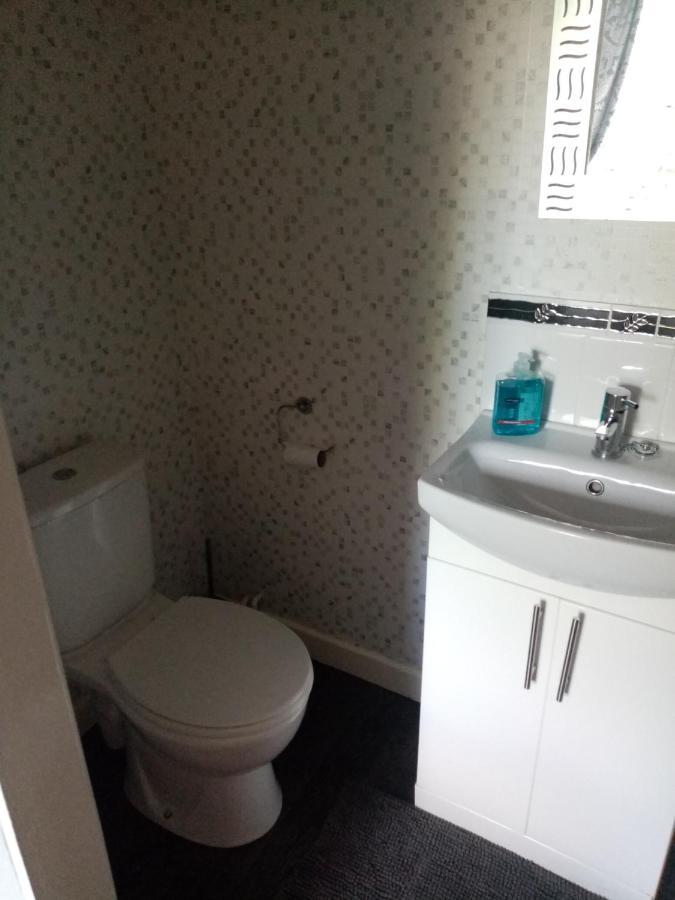 The Guest House Abergavenny Esterno foto