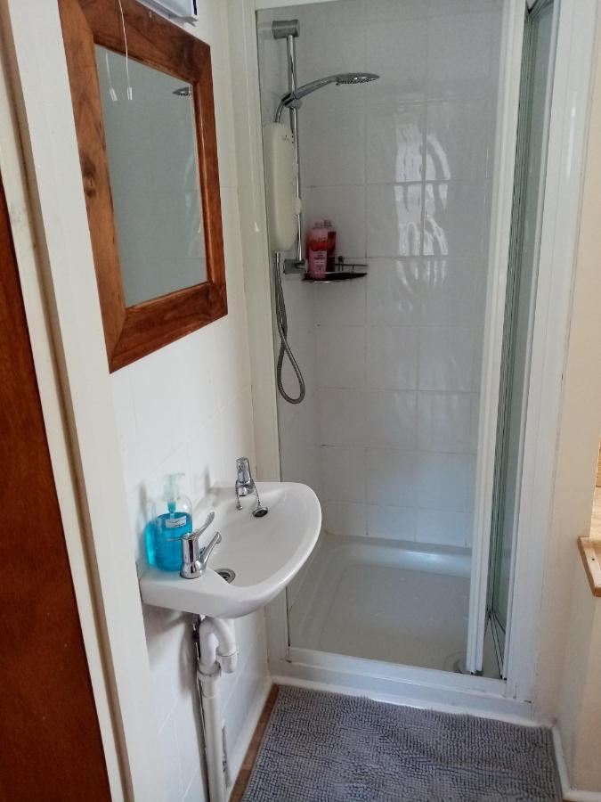 The Guest House Abergavenny Esterno foto